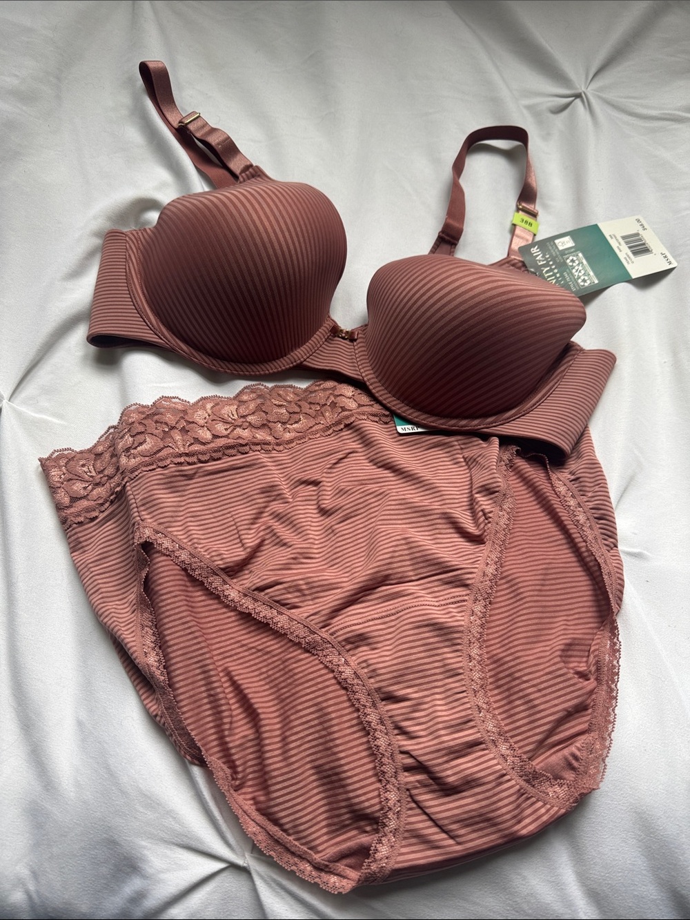 Vanity fair  Ribbed Lace-Trim Bra & Brief Set